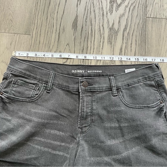 Old Navy Black Distressed Boyfriend Jean Shorts Relaxed Fit - Picture 6 of 8